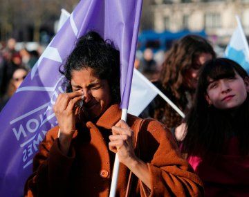 Histórica votación: el aborto es un derecho constitucional en Francia