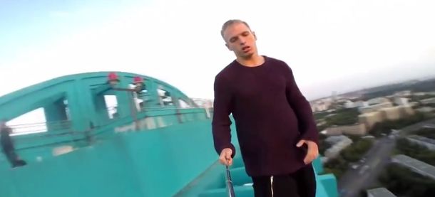 Selfies en la altura: la arriesgada diversión de unos jóvenes en Rusia