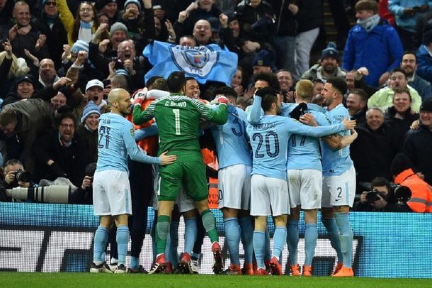 El Manchester City goleó al Arsenal y es el nuevo campeón de la Copa de la Liga