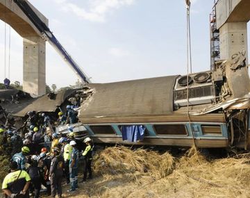 Otra tragedia con una grúa en Tailandia: dos muertos y un herido tras un desplome en un puente