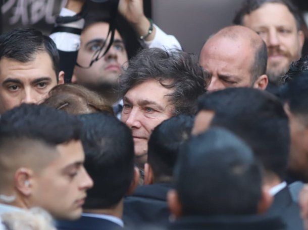 El mandatario estuvo acompañado por la vicepresidente Victoria Villarruel, la secretaria General de la Presidencia, Karina Milei, y parte del Gabinete nacional. El mandatario estuvo acompañado por la vicepresidente Victoria Villarruel, la secretaria General de la Presidencia, Karina Milei, y parte del Gabinete nacional.