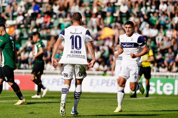 Gimnasia, luego de los incidentes ante Boca, ganó y sigue en la lucha