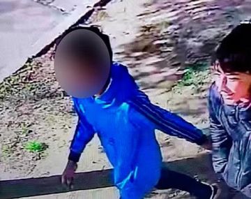 La última foto de Joaquín con quien sería el presunto asesino. Foto: TN