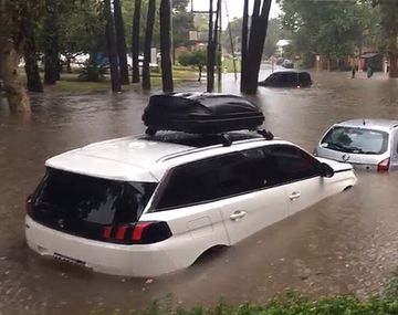 Dónde reclamar resarcimiento por los daños a los autos en la inundación de Pinamar