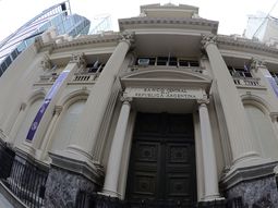 a prat gay le quedan 41 mil millones de pesos para lo mas complicado del ano a prat gay le quedan 41 mil millones de pesos para lo mas complicado del ano