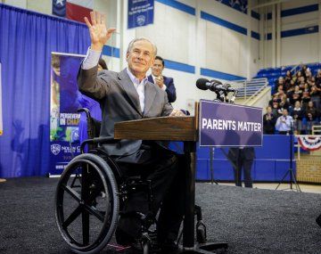 EEUU demandó al gobernador de Texas por incumplir normas inmigratorias