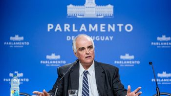 El Senado uruguayo tratará el desafuero de Gustavo Penadés. El Senado uruguayo tratará el desafuero de Gustavo Penadés.