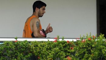 ¿suarez jugara en un insolito lugar durante su sancion? ¿suarez jugara en un insolito lugar durante su sancion?