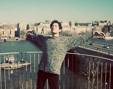 Artista gay anuncia que perderá la virginidad ante el público