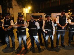 Una camioneta atropelló a peatones afuera de una mezquita en Londres