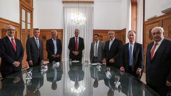 El Grupo de los 6 en Casa Rosada. El Grupo de los 6 en Casa Rosada.