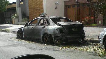 prenden fuego cinco autos en una hora: ¿quemacoches? prenden fuego cinco autos en una hora: ¿quemacoches?