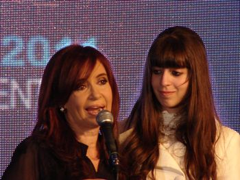 El Gobierno pidió que Cristina y sus hijos sean juzgados por el caso Hotesur