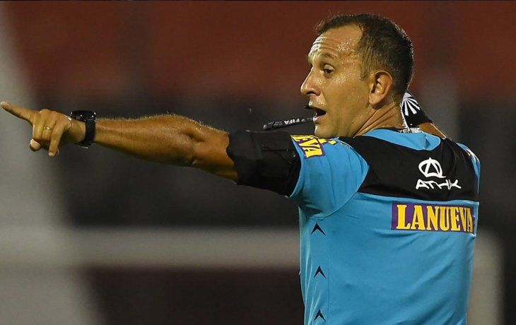 Polémica por la designación de Darío Herrera en Estudiantes vs Barracas