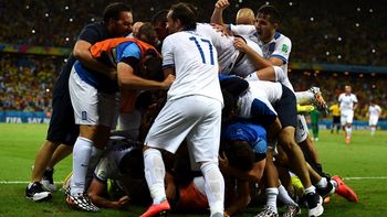 con un triunfo agonico, grecia supero a costa de marfil y clasifico a octavos con un triunfo agonico, grecia supero a costa de marfil y clasifico a octavos