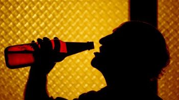 un raro sindrome hace que un hombre se emborrache sin tomar