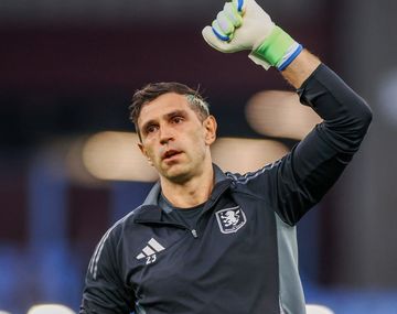 Bombazo: Manchester United aceleró por Dibu Martínez