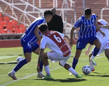 Godoy Cruz venció por 1-0 a Argentinos Juniors en busca de levantar cabeza