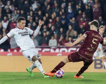 Newells se impuso por la mínima ante Lanús y continúa como puntero en su zona