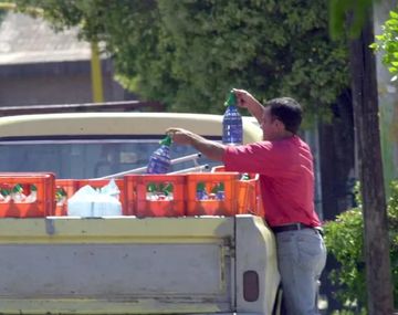 Turista inglés es fanático de los soderos y se volvió viral por su oda a la soda
