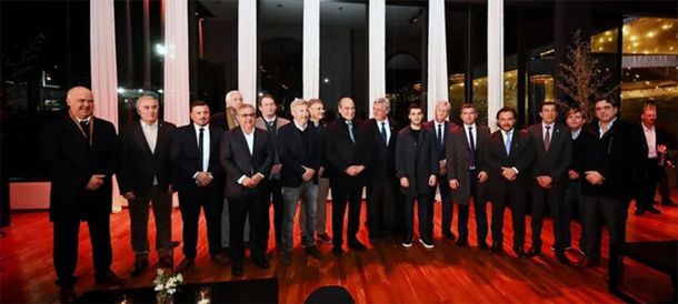 La foto que logró Guillermo Francos junto a varios gobernadores.