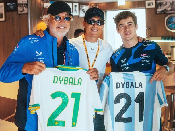 Cruce argentino en Países Bajos: Paulo Dybala visitó a Franco Colapinto en el box de Alpine