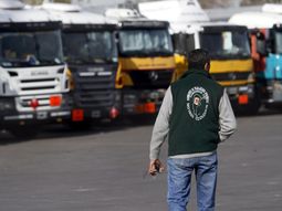 comenzo el paro de moyano y complica varios servicios comenzo el paro de moyano y complica varios servicios