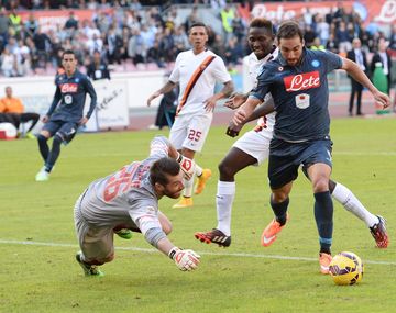 Un gol y una asistencia para un intratable Gonzalo Higuaín en el Nápoli