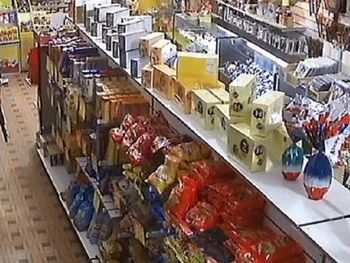 VIDEO: El impactante robo de cuatro ladrones armados que generó una pueblada