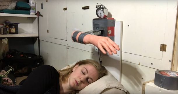 Imposible quedarse dormido: mirá el despertador más efectivo del mundo