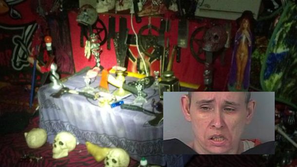 Encontraron 3.500 cuchillos y un altar satánico en la casa de una mujer