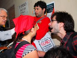 al chico le ofrecieron una playstation al chico le ofrecieron una playstation