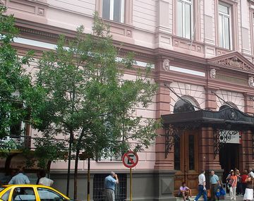 El Hospital Italiano tiene 19&nbsp;m&eacute;dicos infectados con coronavirus