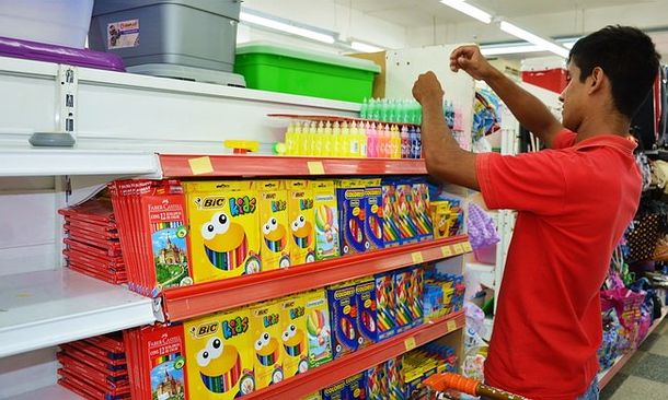 Fijan canasta escolar con productos que promedian los $2