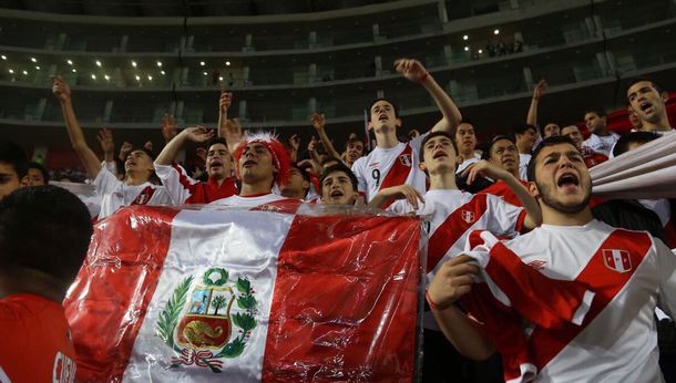 Un fanático aumentó 25 kilos para poder ir a los partidos de Perú