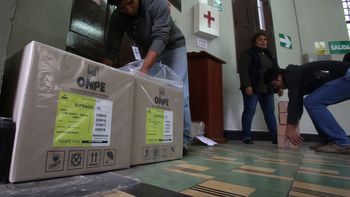 peru va a las urnas en un balotaje renido para elegir a su nuevo presidente peru va a las urnas en un balotaje renido para elegir a su nuevo presidente