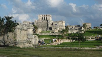 Así se verían las ruinas de Tulum si el imperio maya aún existiera, según la Inteligencia Artificial Así se verían las ruinas de Tulum si el imperio maya aún existiera, según la Inteligencia Artificial