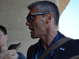 VIDEO: le quisieron pegar a Goycochea en plena calle