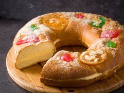 Rosca de Pascua rellena con crema