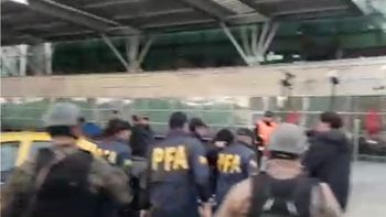 Expulsion de John Paul Revilla Estrada en Ezeiza Expulsion de John Paul Revilla Estrada en Ezeiza