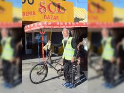 Recorría el mundo con su triciclo y murió arrollado por un camión en Santa Cruz