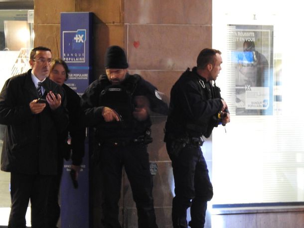 Policías sitiaron la zona