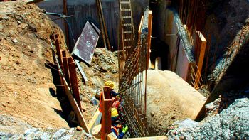 El gobierno avanza con su plan de universalizar el saneamiento en el país. El gobierno avanza con su plan de universalizar el saneamiento en el país.