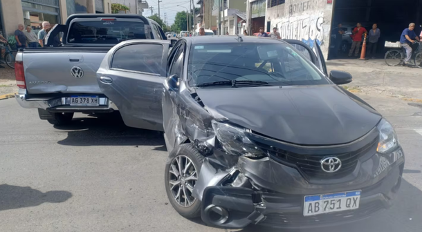 Lomas del Mirador: roban 10 millones de pesos en violenta salidera bancaria