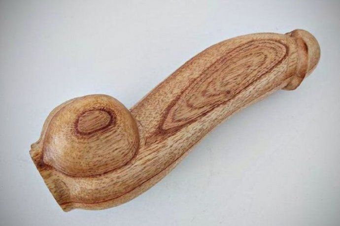La compra de 10 mil penes de madera para Educación Sexual Integral es tendencia en las redes