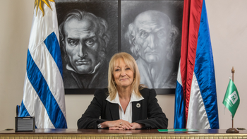 Carolina Cosse, intendenta de Montevideo. Carolina Cosse, intendenta de Montevideo.