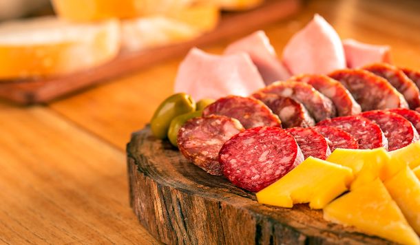 Su variedad de fiambres para comenzar la experiencia es uno de los puntos más destacados de este restaurante. Su variedad de fiambres para comenzar la experiencia es uno de los puntos más destacados de este restaurante.