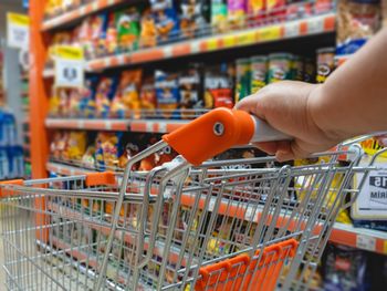 Carritos vacíos en los supermercados.
