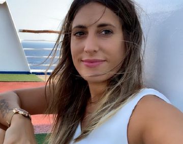 Florencia N&aacute;poli es argentina, cantante y ten&iacute;a contrato para cantar en el crucero hasta el 26 de abril, cuando la sorprendi&oacute; la pandemia