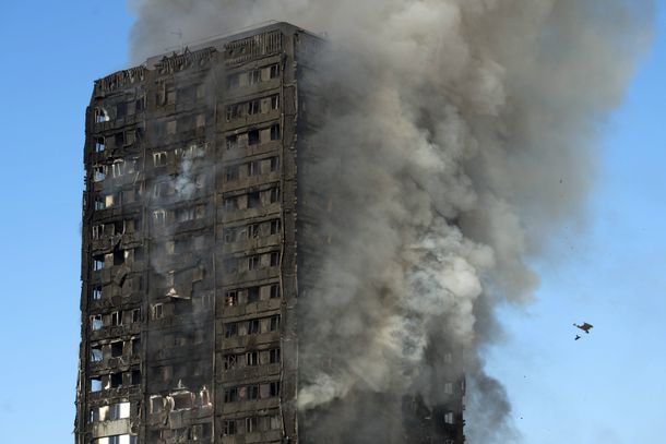 Londres: la policía cree que el trágico incendio dejó al menos 58 muertos